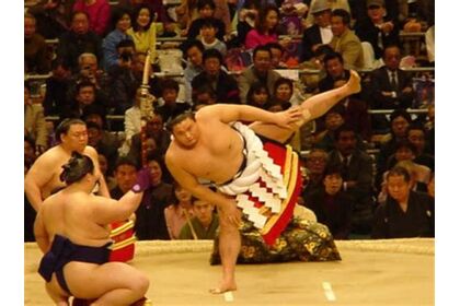 四股踏み